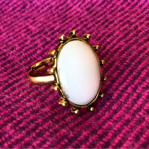 Elegant Vintage Style Gold and White Ring Brand New